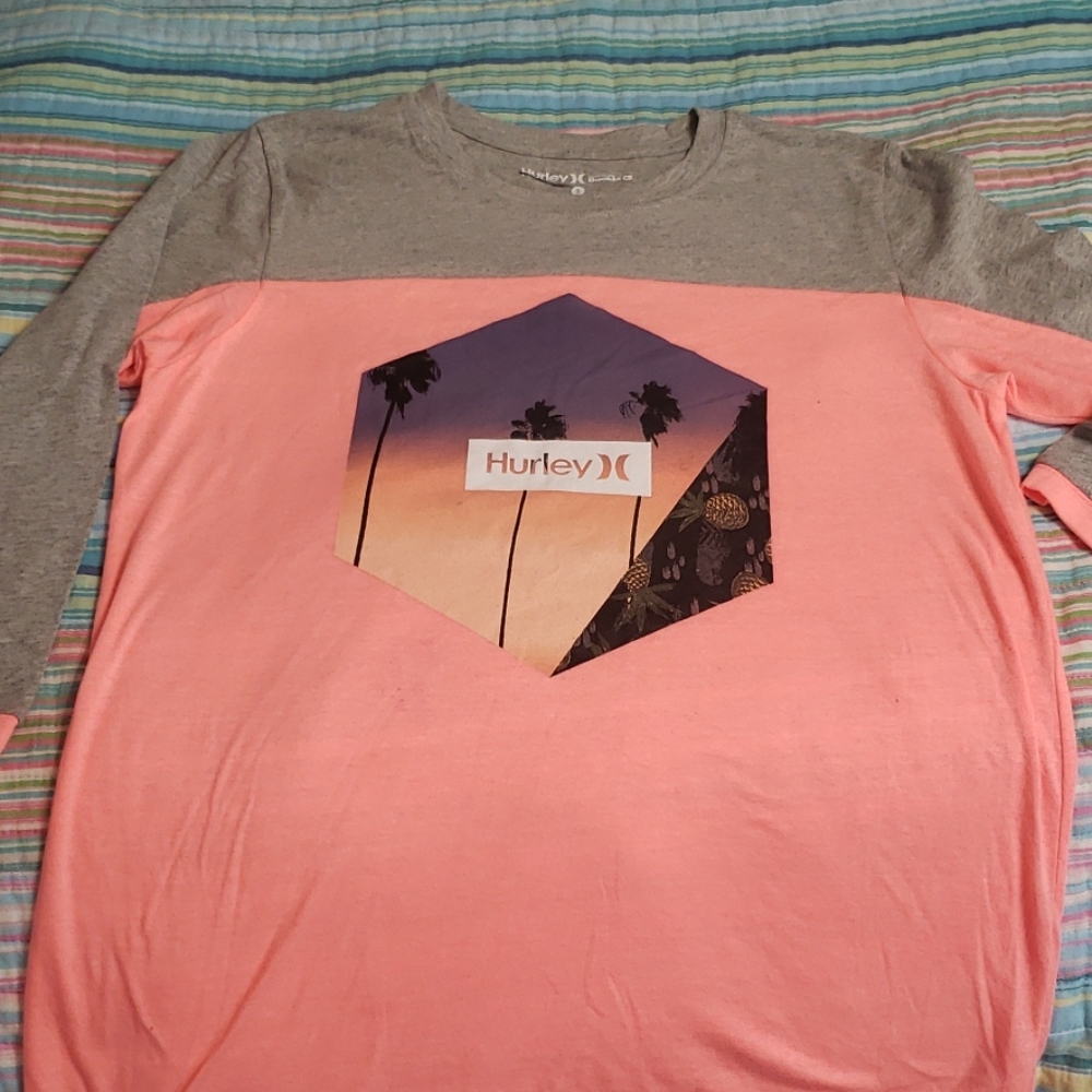 Hurley 3/4 length baseball tee small